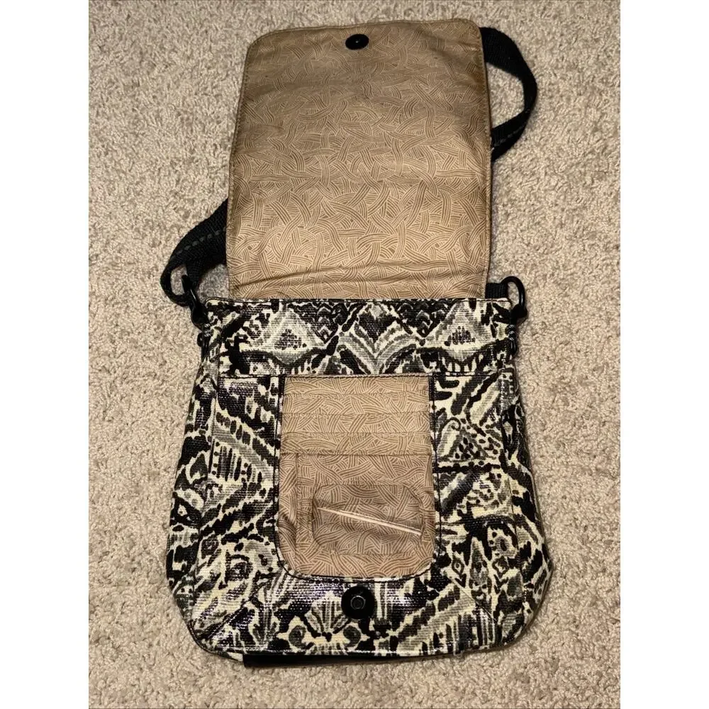 Sakroots Women's Black White Pocketbook Crossbody Messenger Bag Peace 9” X 8”